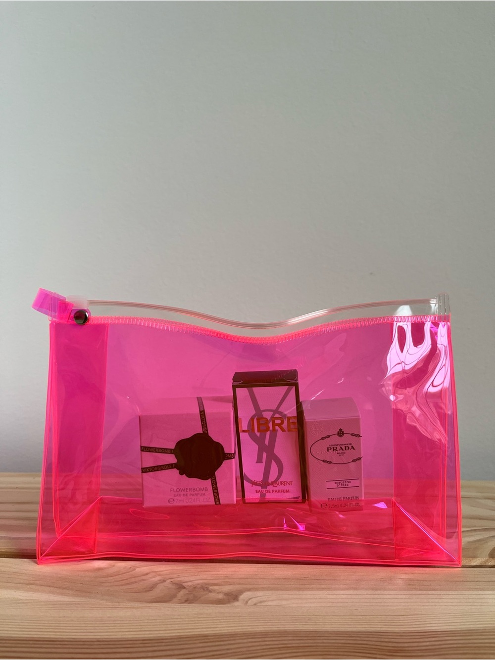 Cosmetic Pouch with Luxury Minis - Picture 3 of 3